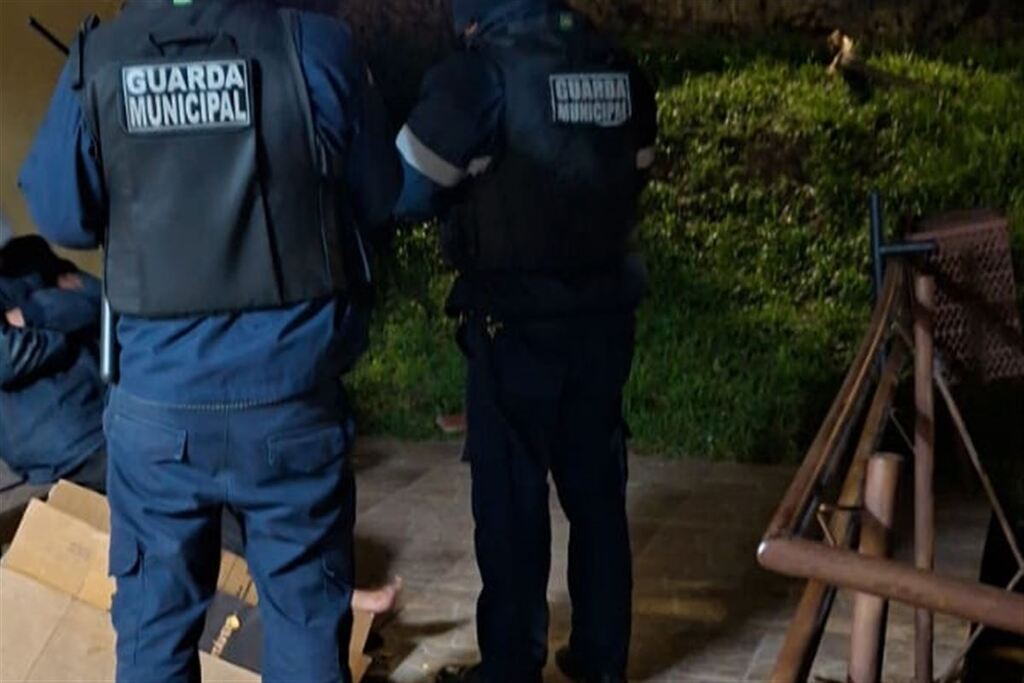 título imagem Foragido do Presídio Regional é encontrado dormindo nos fundos de UBS em Santa Maria
