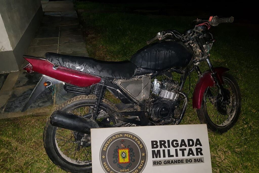 Motocicleta sem placa e com sinais de adulteração é apreendida pela Brigada Militar em Tupanciretã