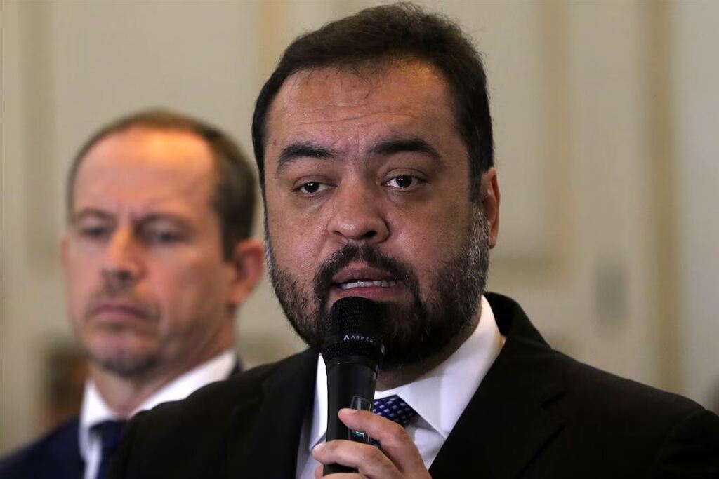 Ex-governador do Rio Cláudio Castro e dono da Refit são alvos de Operação da PF