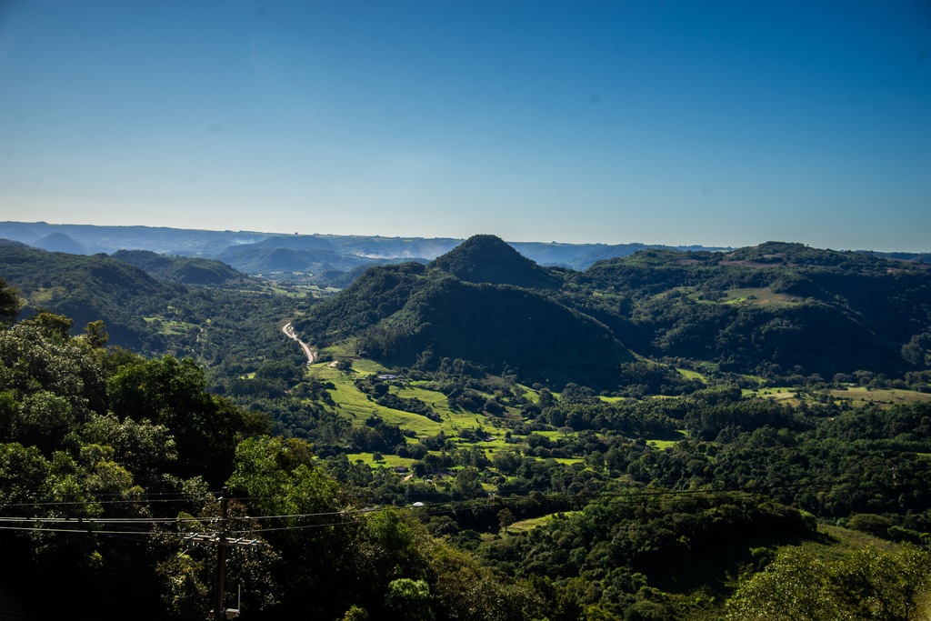 168 anos de história: O olhar dos morros pela lente dos seus vizinhos