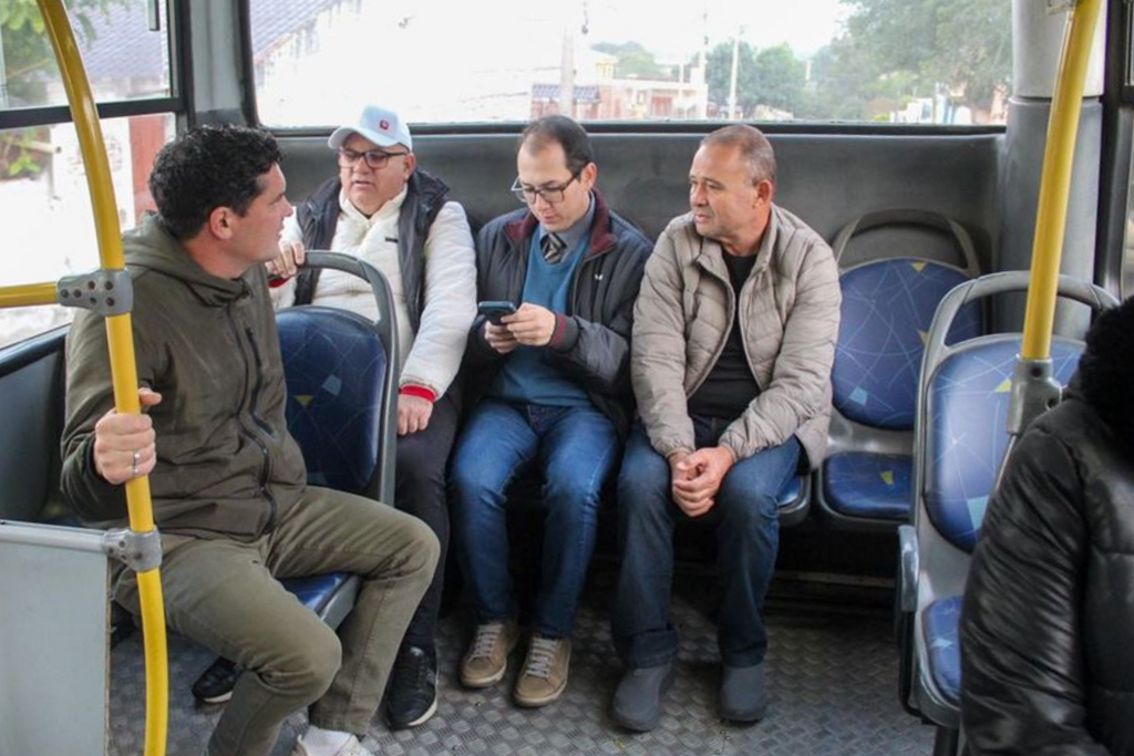 CPI da Câmara circula em ônibus para fiscalizar o transporte coletivo de Santa Maria