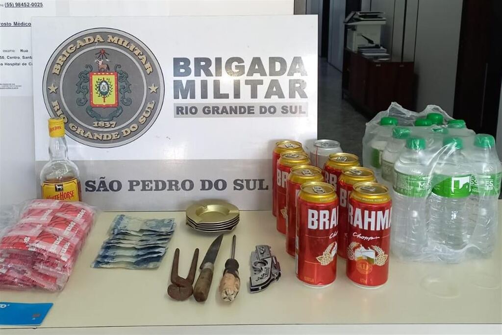 título imagem Dupla é presa após série de furtos com arrombamento em São Pedro do Sul