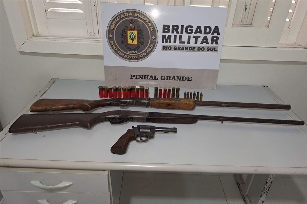 Homem é preso com armas e munições durante operação policial em Pinhal Grande