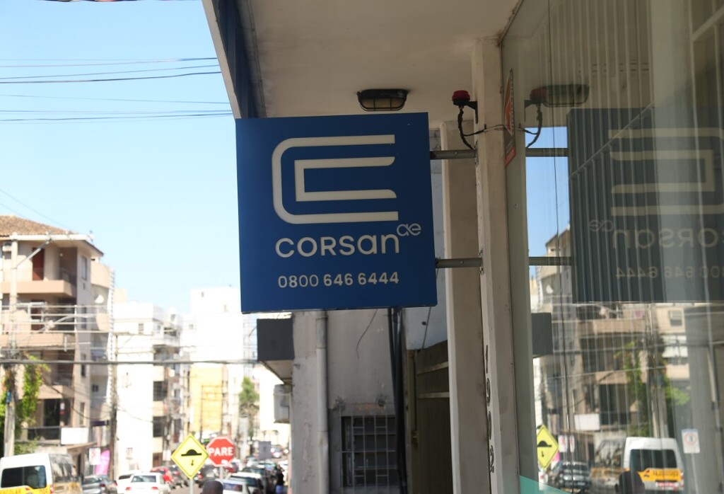 Corsan facilita negociação de dívidas em visitas porta a porta aos clientes