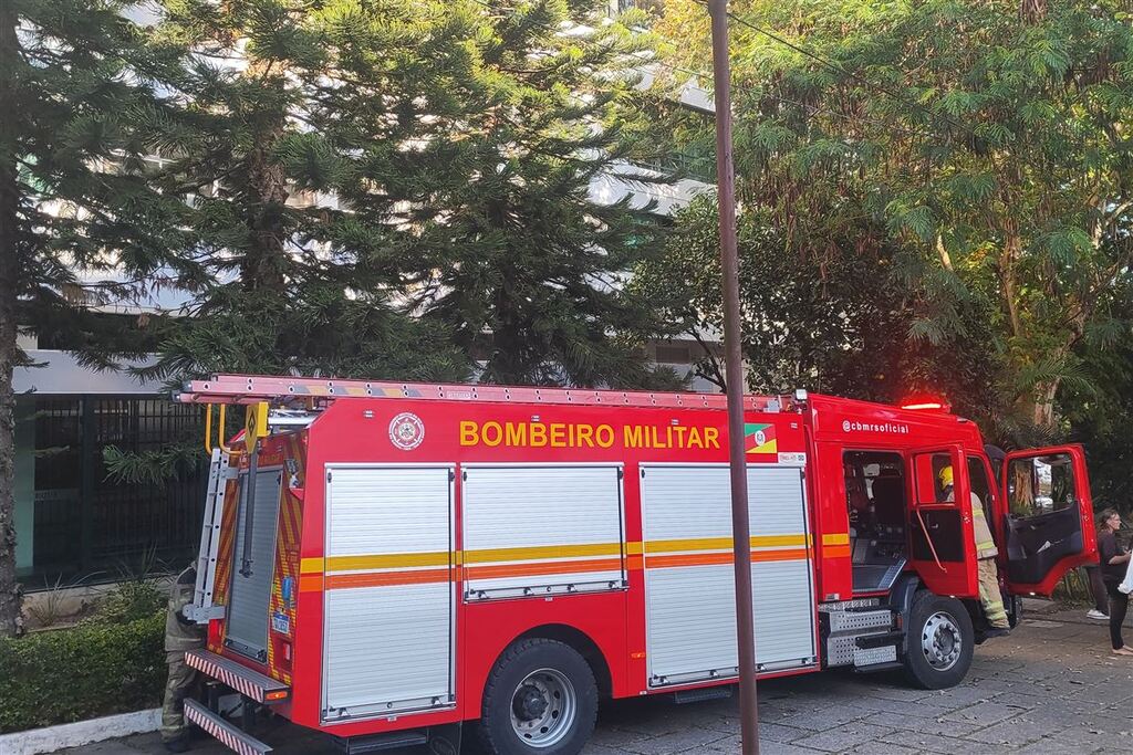 Panela esquecida no fogão mobiliza bombeiros e leva à evacuação de prédio em Santa Maria