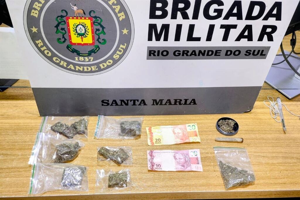 Casal é preso com porções de maconha durante abordagem do Batalhão de Choque em Santa Maria