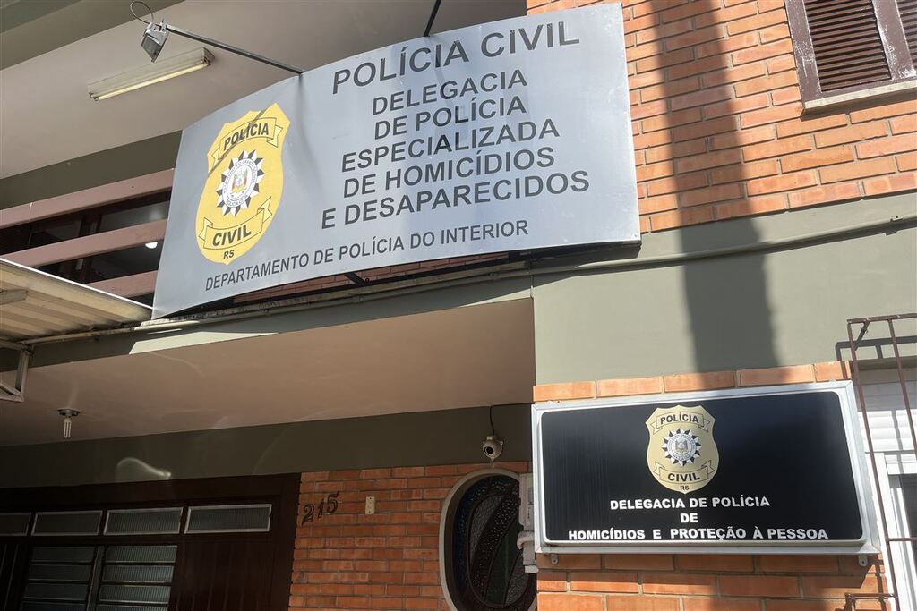 título imagem Suspeito de matar adolescente de 16 anos com golpe de faca em Santa Maria segue desaparecido