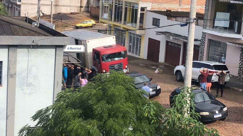 Justiça determina que Estado elabore plano de segurança para município da região em que faltam policiais