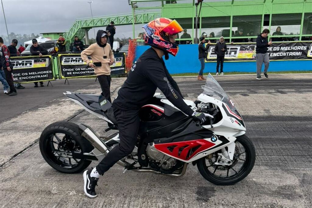 Piloto de Santa Maria conquista dois pódios na 2ª etapa SMR 2026 de motovelocidade de arrancada