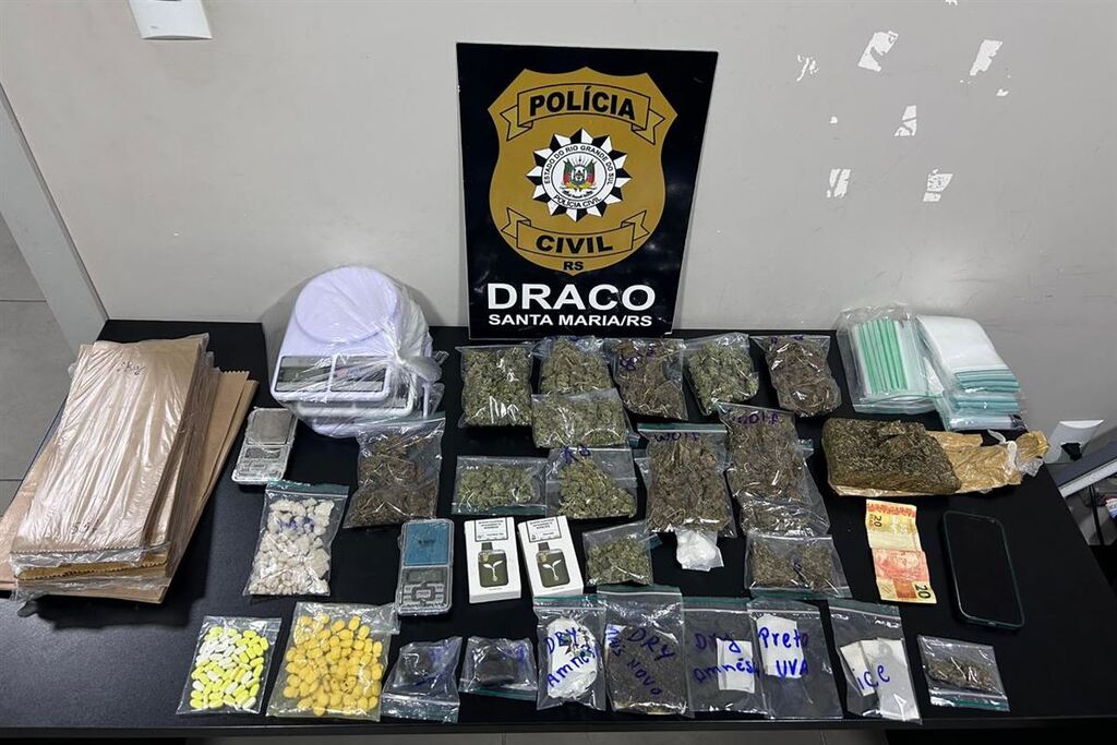 Trio é preso com drogas sintéticas, cocaína e maconha durante operação da Polícia Civil em Santa Maria