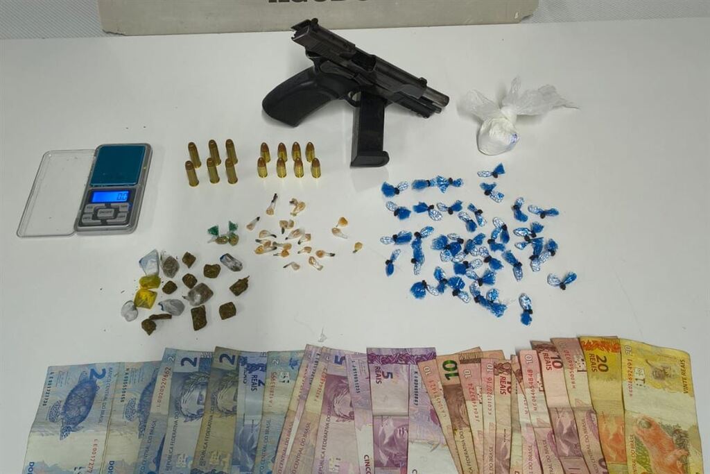 Homem suspeito de distribuir drogas é preso com arma, munições e entorpecentes em cidade da Quarta Colônia