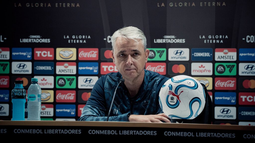 Equipe do técnico santa-mariense Tiago Nunes garante classificação para as oitavas de final da Libertadores