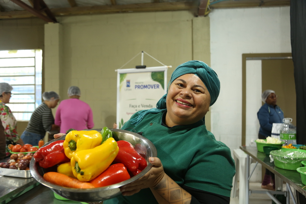 Com chef do Rio de Janeiro, Projeto da UFSM promove curso de culinária e geração de renda no Bairro Diácono João Luiz Pozzobon