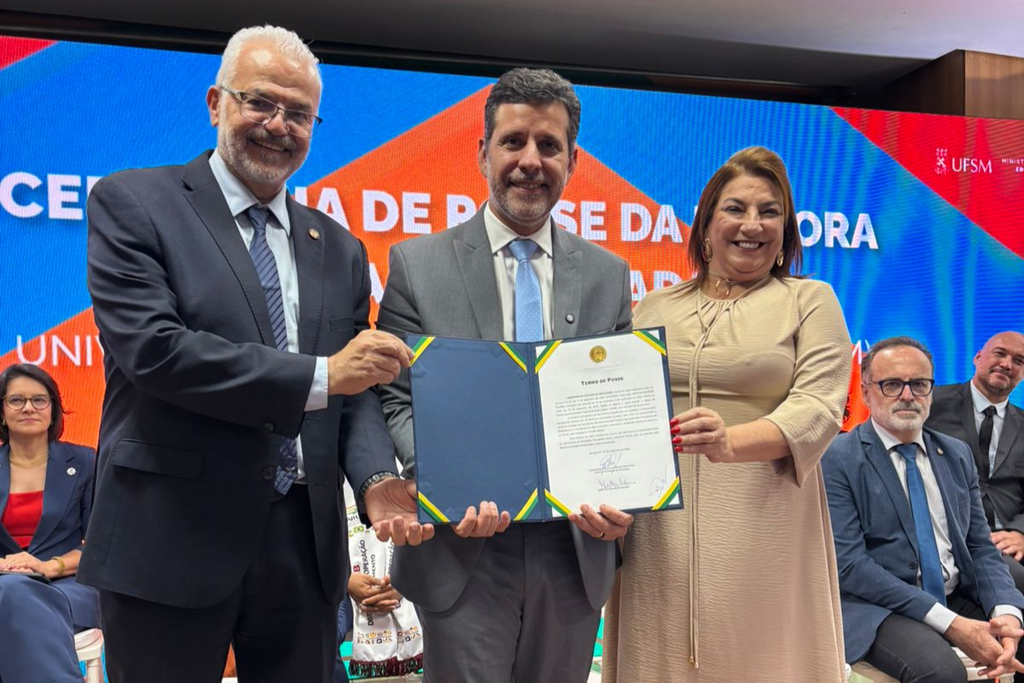 Em Brasília, reitora da UFSM toma posse oficial em solenidade coletiva no MEC