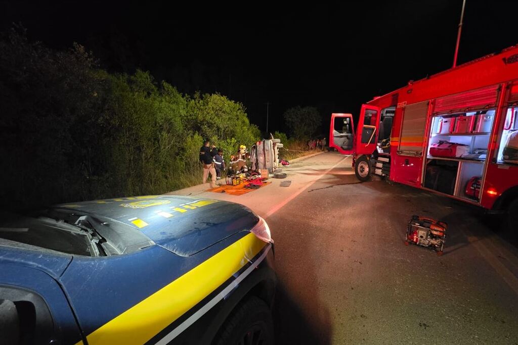 Motorista fica preso nas ferragens após grave acidente na BR-392, em Caçapava do Sul