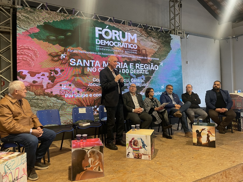 Fórum Democrático debate desenvolvimento regional e municipalismo em Santa Maria