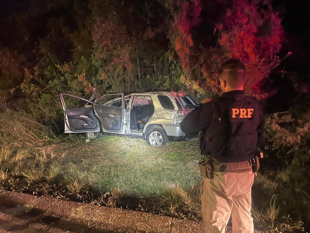 Mulher morre após carro sair da pista em trecho de serra da BR-392 em Santana da Boa Vista