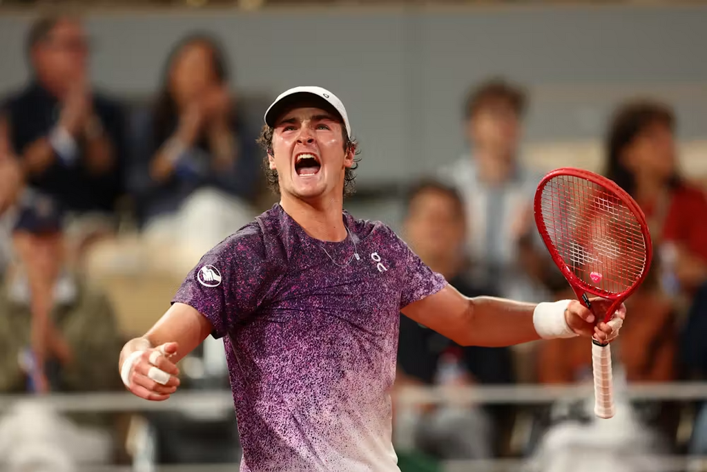 João Fonseca elimina norueguês e joga por vaga na semifinal de Roland Garros nesta terça-feira