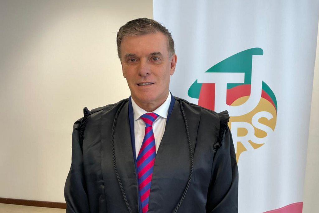 Com homenagem à mãe, Ulysses Louzada toma posse como desembargador do TJRS