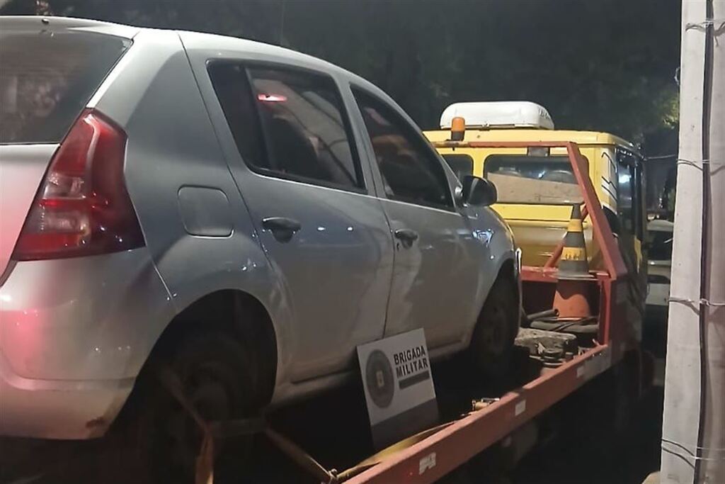 Jovem é presa por roubar carro que seria entregue para quitar dívida em Santa Maria