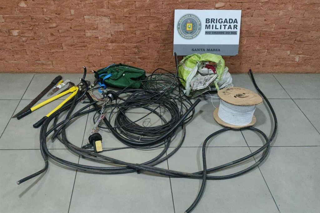 Trio é preso em flagrante por furto de fios em estação de transmissão no Bairro Urlândia em Santa Maria