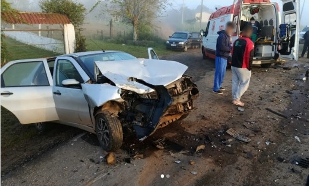 Acidente entre dois carros deixa uma pessoa ferida em Faxinal do Soturno