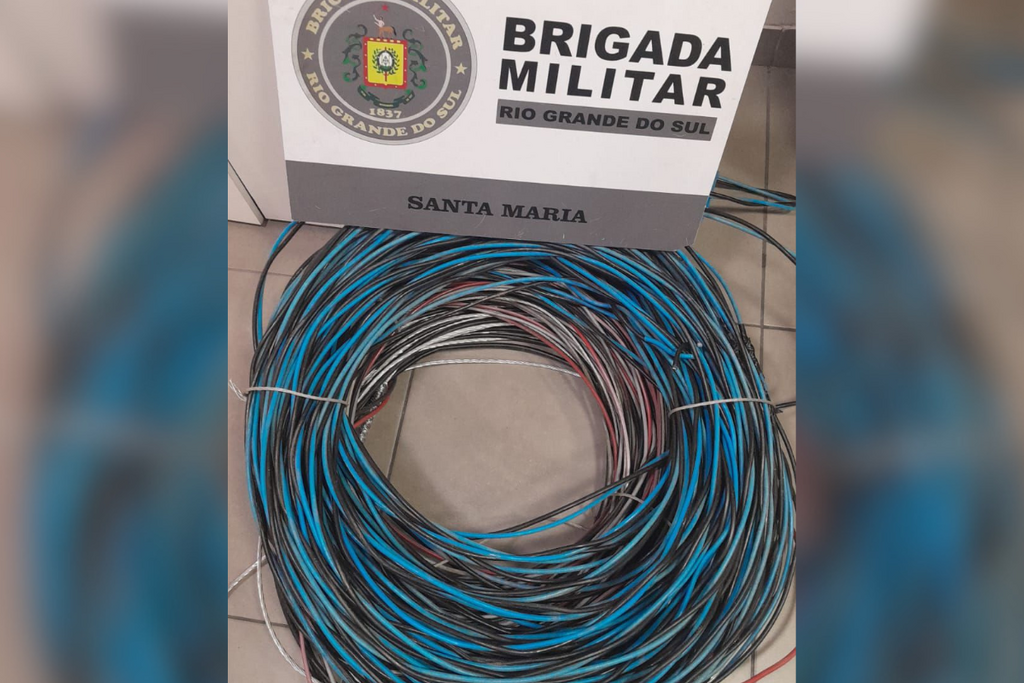 Operação apreende 550 metros de fios e prende quatro pessoas em Santa Maria