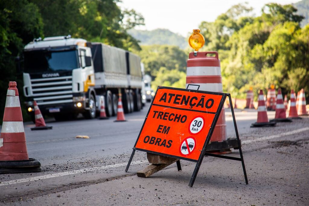 Bloqueios no sistema Pare e Siga alteram trânsito na BR-158 entre Santa Maria e Itaara neste sábado