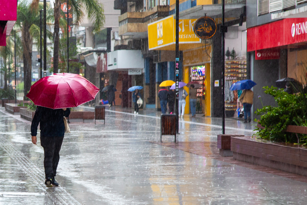 Frente fria muda previsão e pode trazer até 30 mm de chuva entre quinta e sexta-feira em Santa Maria