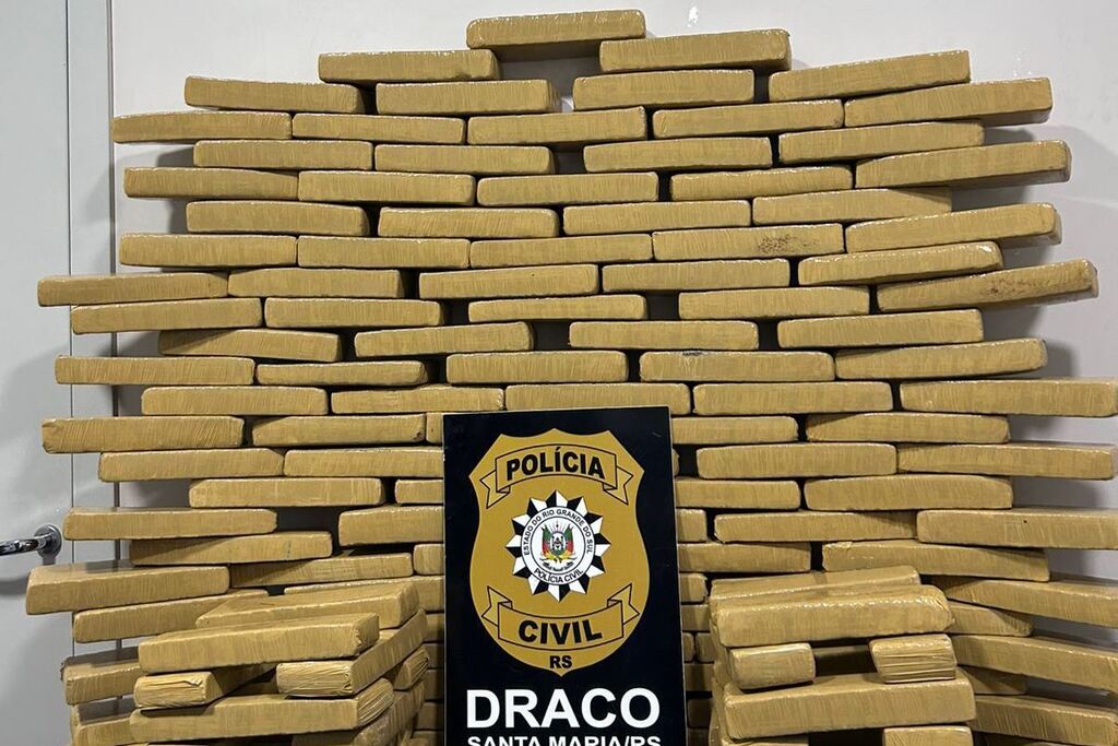 Dupla é presa com mais de 100 quilos de maconha após tentativa de escapar de barreira policial na BR-158 em Santa Maria