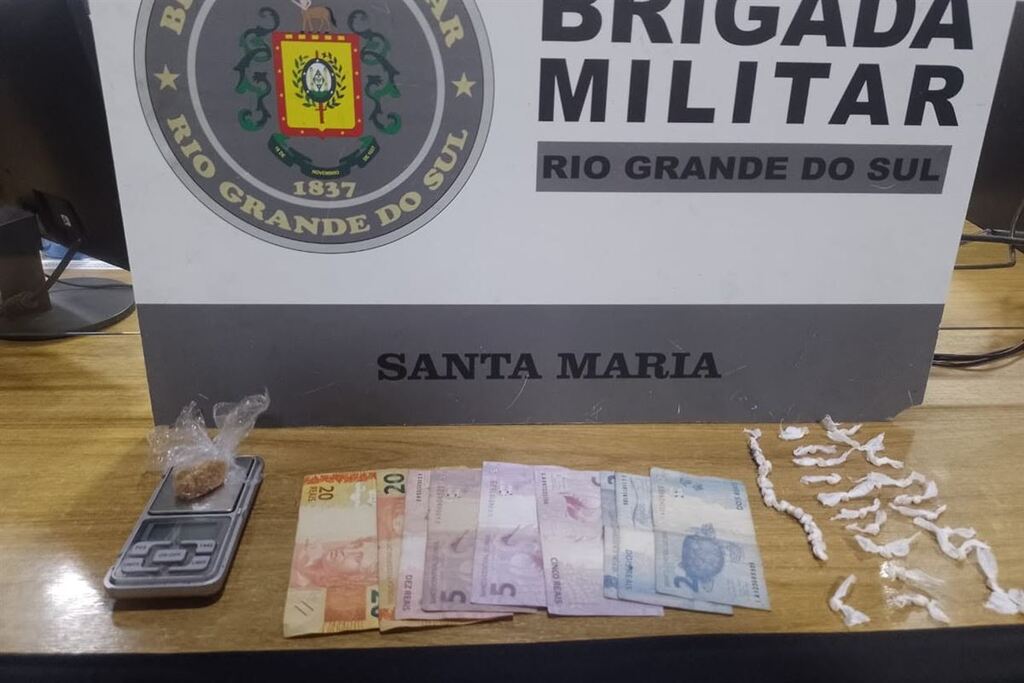 Adolescente é apreendido com dinheiro e porções de crack em Santa Maria
