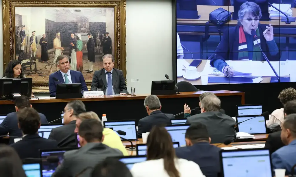título imagem Comissão da Câmara aprova redução da maioridade penal para 16 anos