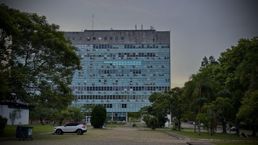 Sedufsm aponta sobrecarga e possíveis desvios de função entre professores da UFSM; Reitoria se manifesta