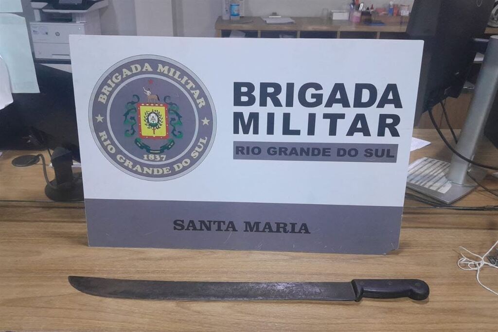 título imagem Adolescente é apreendido com facão no centro de Santa Maria