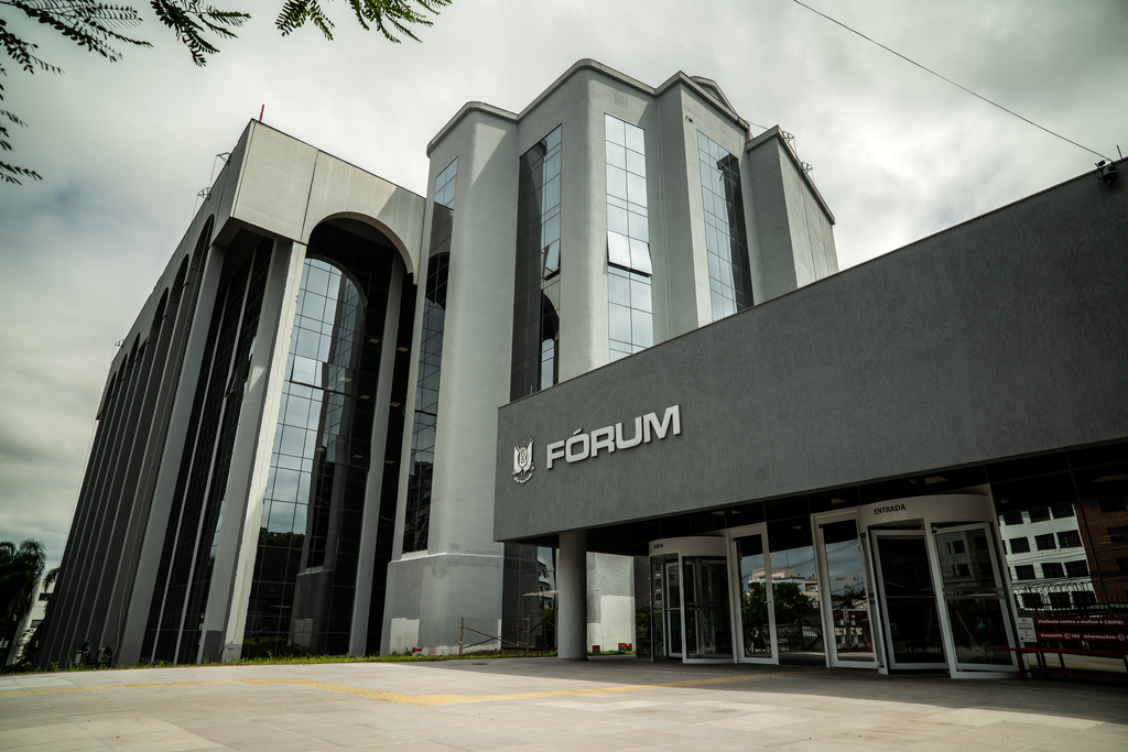 título imagem Reforma altera funcionamento de unidades do Fórum de Santa Maria na próxima semana