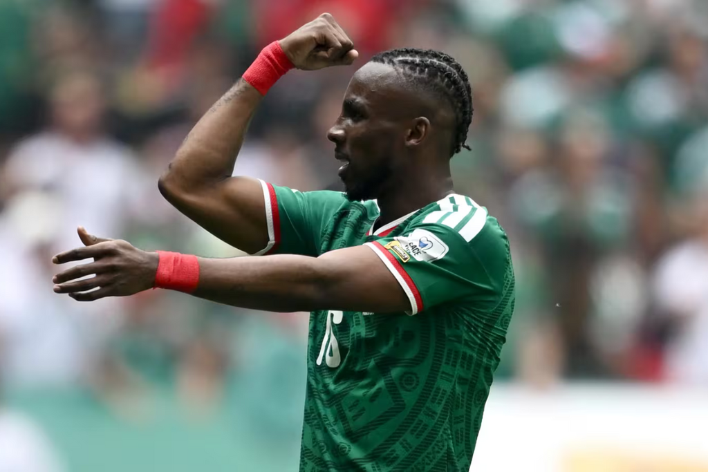 Em estreia marcada por três cartões vermelhos, México faz 2 a 0 na África do Sul e larga na frente na Copa do Mundo