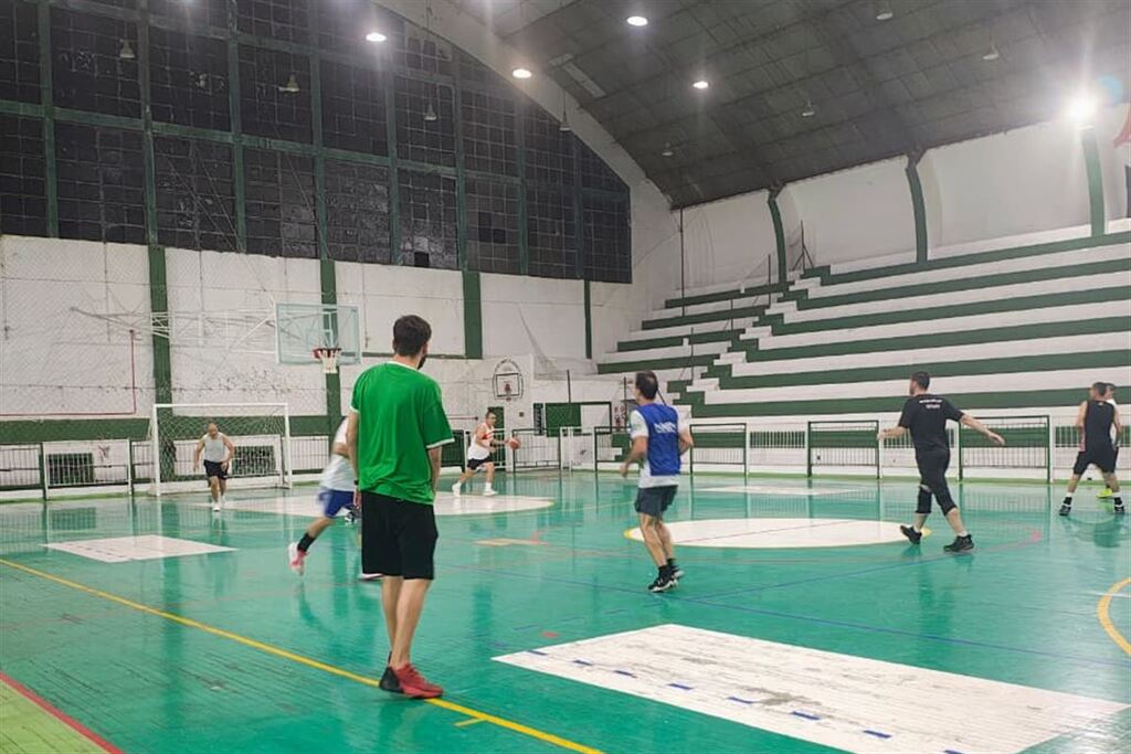Associação dos Velhos Amigos do Basquete de Santa Maria participa de etapa do Encontro Gaúcho