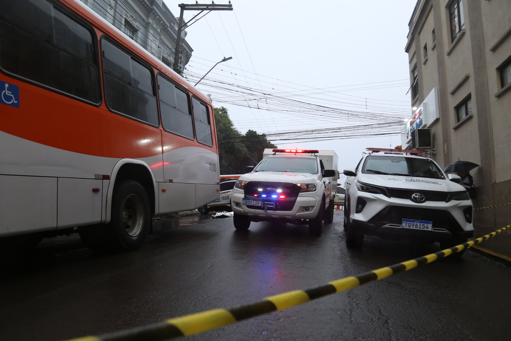 Atropelamento com morte no centro de Santa Maria causa bloqueio de ruas