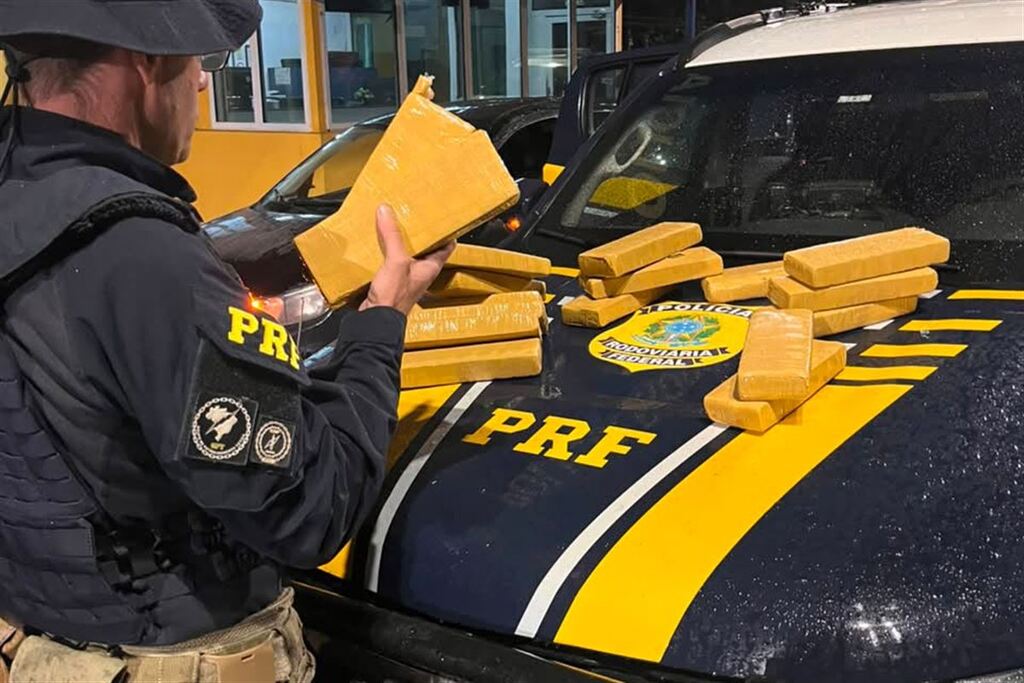 Jovem é preso com quase 15 quilos de maconha escondidos no painel de carro na BR-158, em Santa Maria