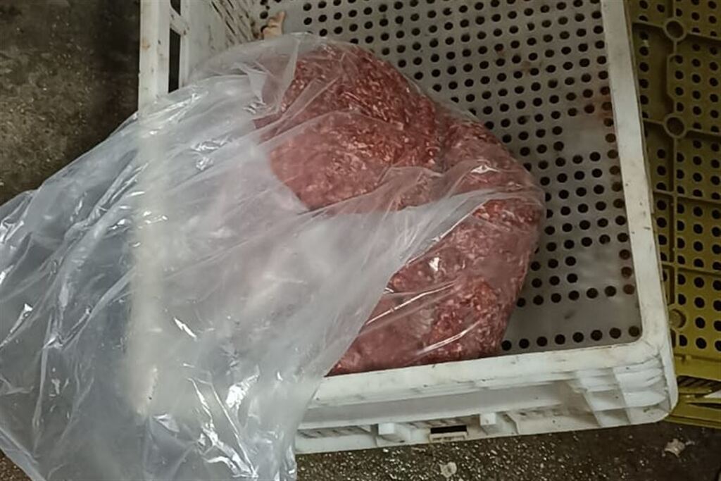 título imagem Em 24 horas, duas fiscalizações apreendem mais de 500 quilos de carnes impróprias para consumo em Santa Maria