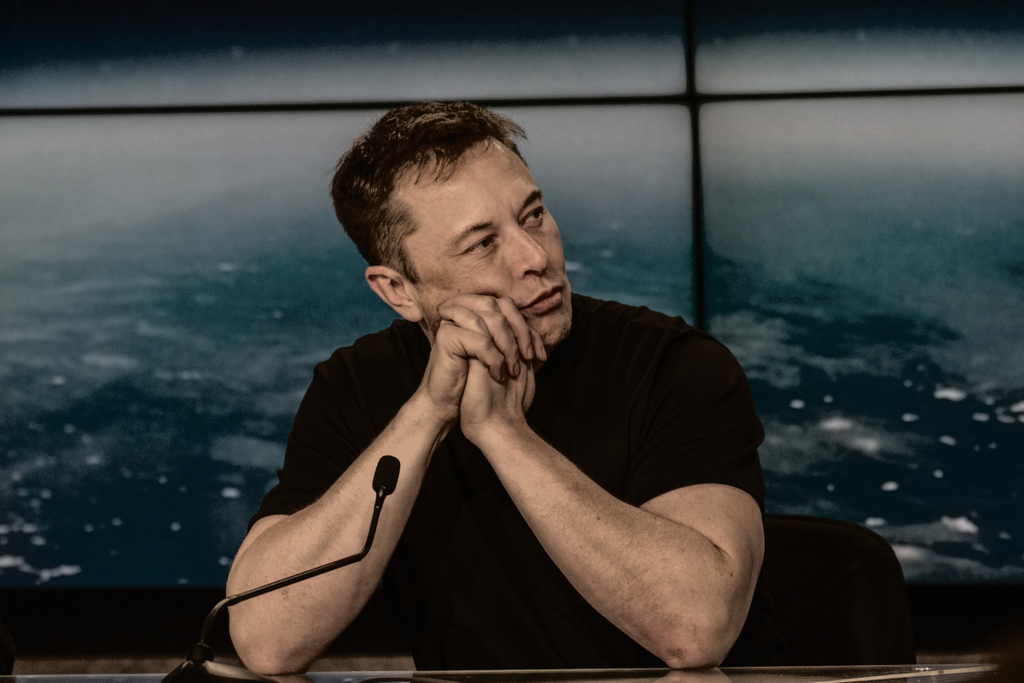 Elon Musk se torna o primeiro trilionário da história após estreia da SpaceX na bolsa
