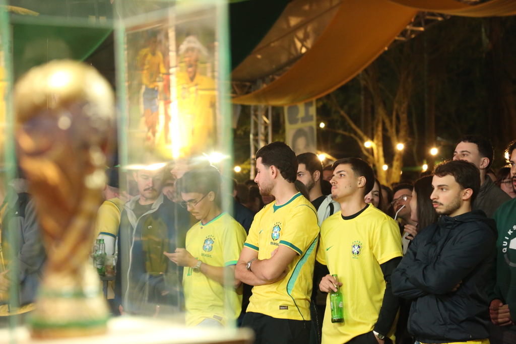 título imagem Nervosismo e expectativa: como Santa Maria acompanhou a estreia do Brasil na Copa do Mundo