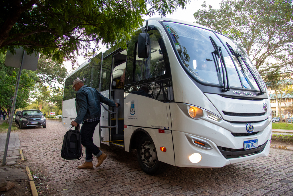 Estado cobre só 10% dos gastos, dizem municípios, e transporte de pacientes do SUS vira dor de cabeça para prefeituras do RS