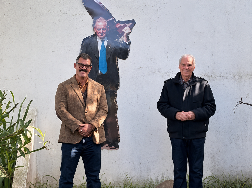 Ator Juliano Cazarré visita Santa Maria para conhecer legado de João Luiz Pozzobon