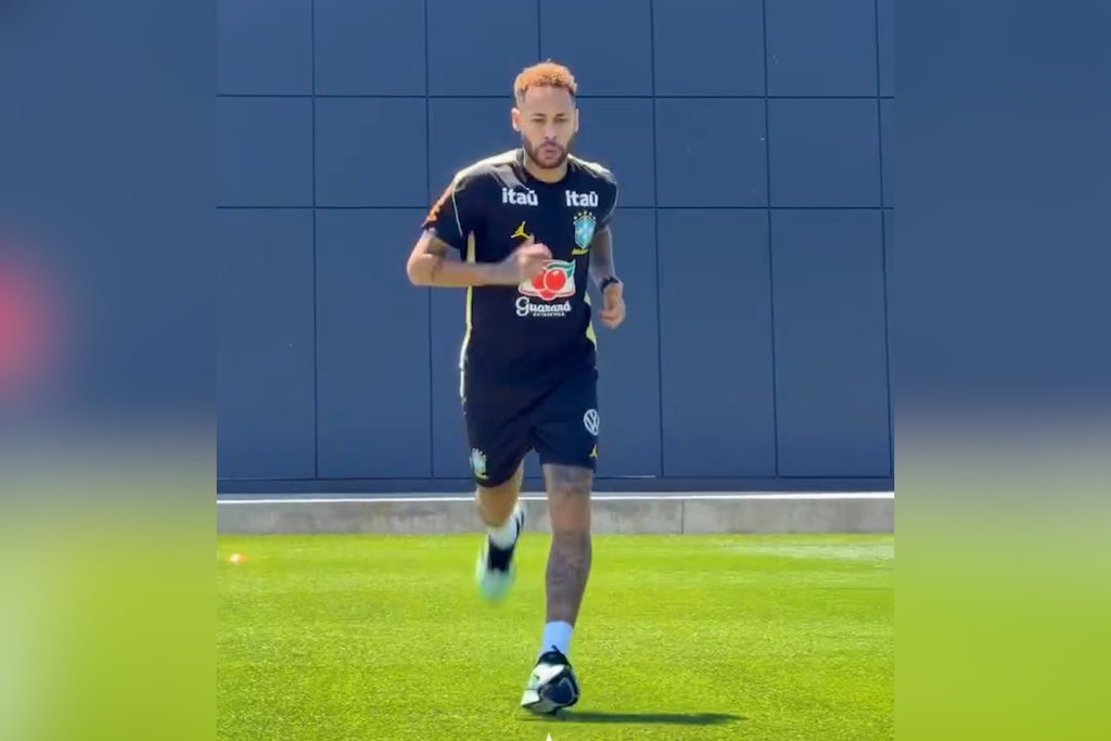 título imagem VÍDEO: Neymar volta a treinar em campo com a Seleção Brasileira nos Estados Unidos