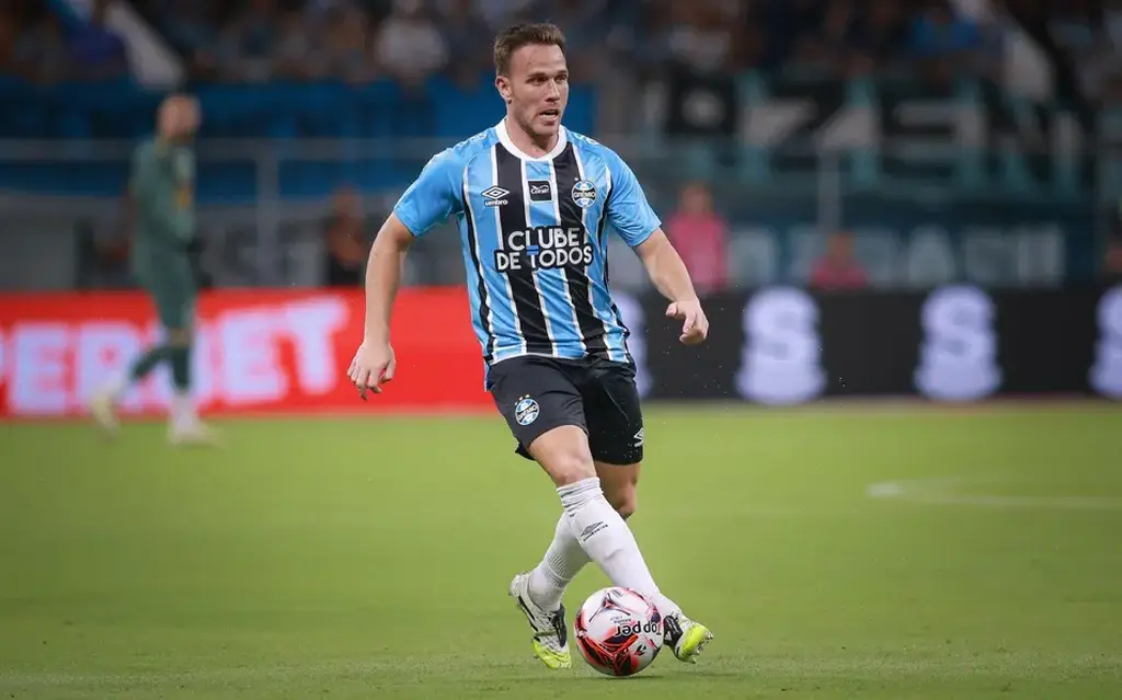 Arthur deixa o Grêmio após impasse por renovação
