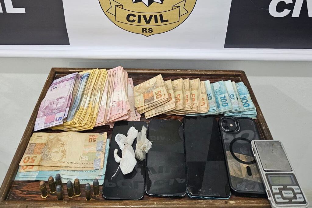 Jovem é preso com quase R$ 20 mil em dinheiro, drogas e munições em Júlio de Castilhos