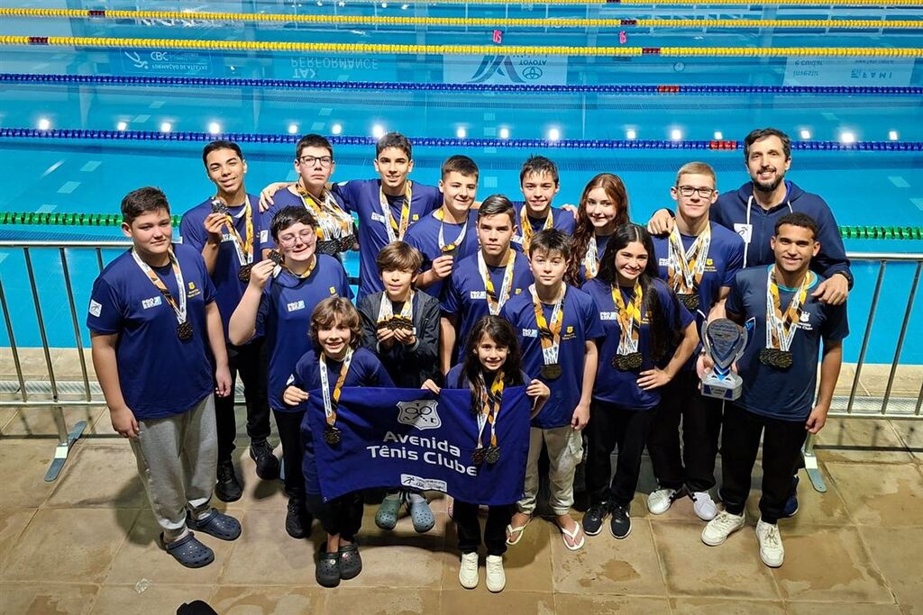 Equipe de natação do ATC conquista 45 medalhas no Estadual do Interior