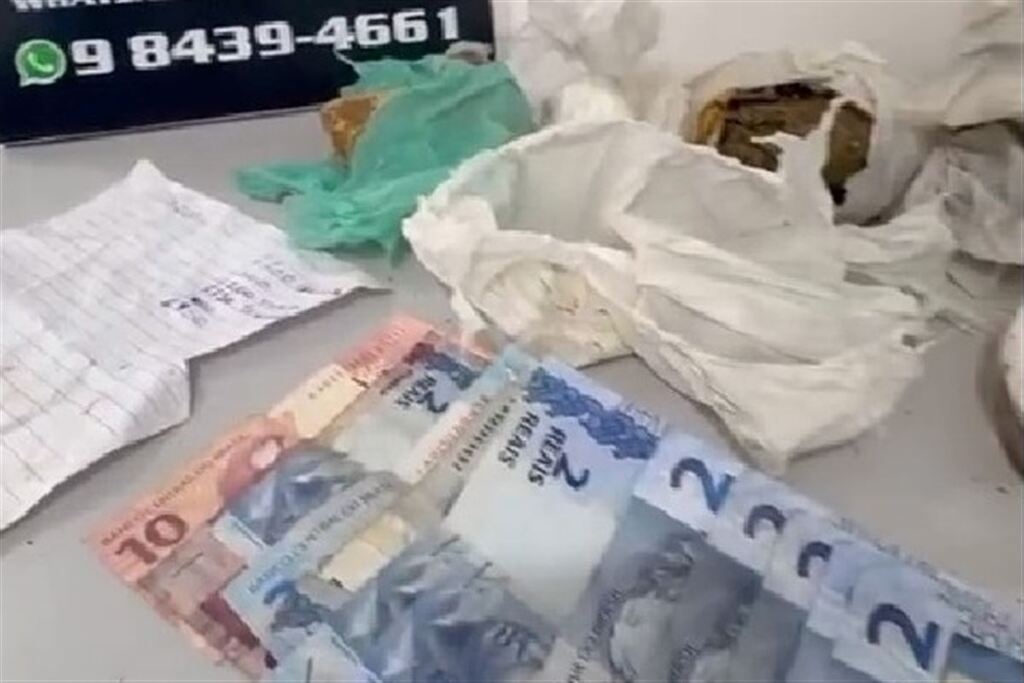 título imagem Casal é preso por tráfico após polícia encontrar drogas enterradas em Tupanciretã