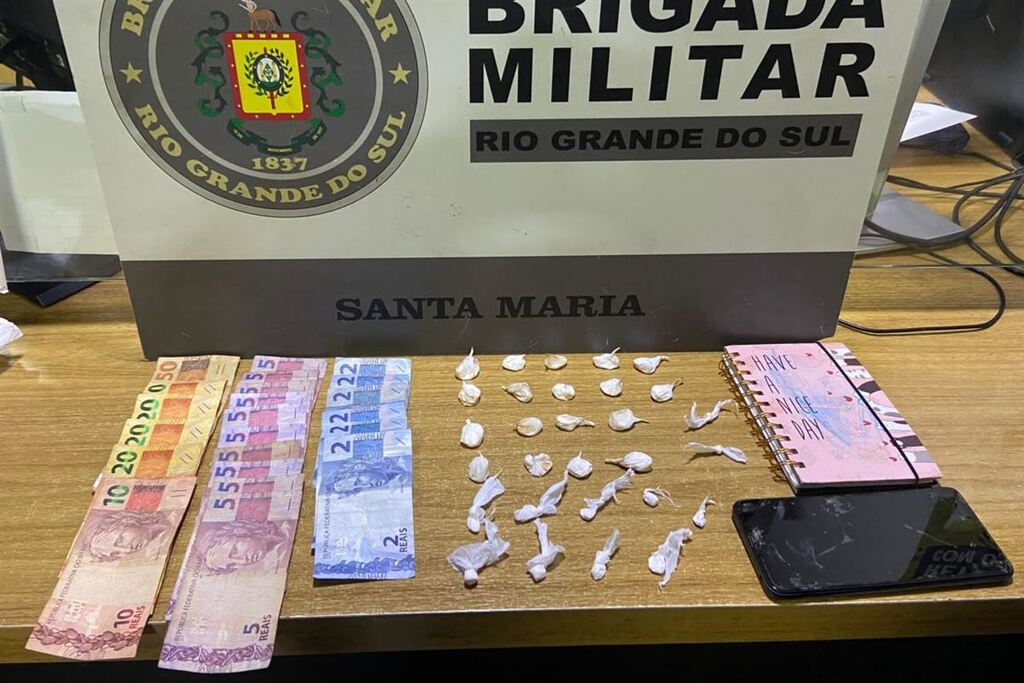 título imagem Mulher é presa por tráfico de drogas durante ação do Batalhão de Choque em Santa Maria